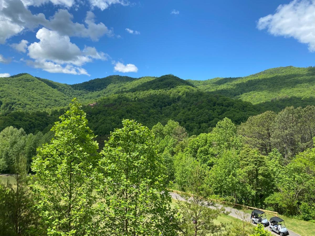 Condo With Stunning Mountain And 6Th Green Views Near Harrahs Cherokee Bryson City Whittier Exterior photo